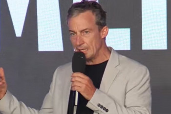 Portlík řeší drahé bydlení. Dvě nemovitosti má, tři jeho firma
