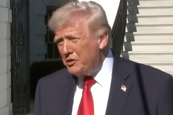 Trump vidí v zahraničních robotech hrozbu. Cla zatím odložil