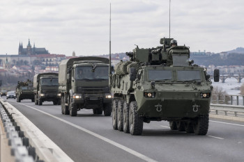 Dvě procenta jen na papíře? NATO Česku škrtlo obranné silnice