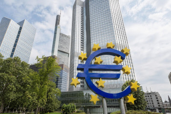 Inflace v eurozóně vyskočila. Evropě se vrací energetický problém