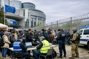 EU zpřísňuje migrační politiku po dohodě pravého středu