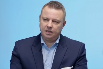 Slovensko kvůli Ukrajině v ropné nouzi. Rajchl pálí do Kyjeva