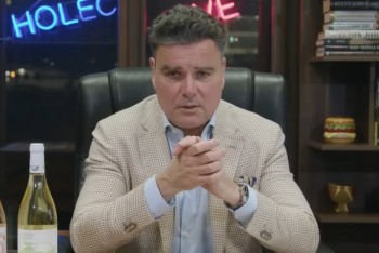 Pavel káže o ústavě, zatímco ji sám ohýbá, říká Holec