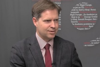 „Přestaňte páchat velezradu,“ vzkázal Dostál Pavlovi