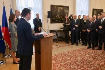 Konec aktivismu v Černínském paláci. Macinka mění kurz